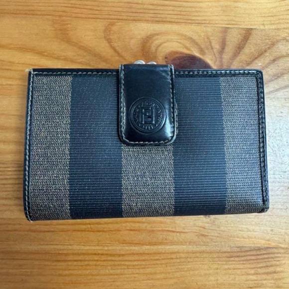 Fendi Pequin Kisslock wallet - Picture 1 of 9